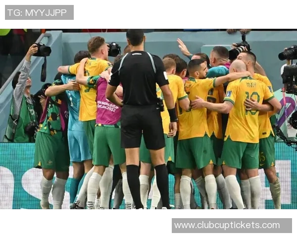 丹麦与澳大利亚足球比赛现场直播全程回顾及精彩瞬间分析